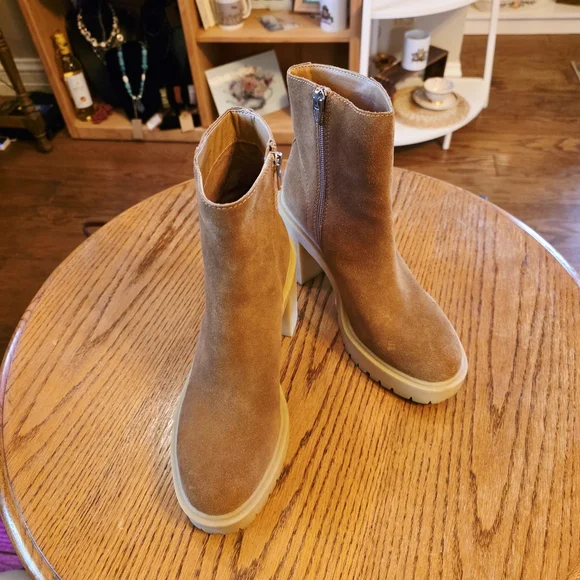 Dolce Vita Platform Tan Ankle Boots - Picture 3 of 7
